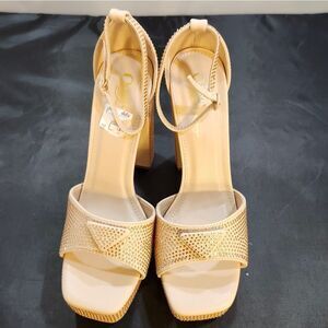BRAND NEW OLIVIA JOHNSON BLOCK HEEL OPEN-TOE SANDAL